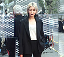 [BZ포토] 김새롬, 남자보다 더 멋진 수트 패션