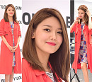 [BZ포토] 세심한 깔맞춤…소녀시대 수영, 만개한 봄꽃 여신