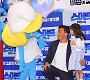 [BZ포토] 추성훈-추사랑, 스머프가 너무 좋아~
