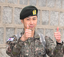 [BZ포토] '제대' 유노윤호, 기쁨의 쌍엄지 척!