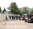 [BZ포토] 유노윤호 전역식에 구름떼처럼 몰린 취재진