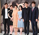[BZ포토] 포즈 취하는 '이름 없는 여자' 출연진