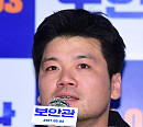 [BZ포토] 감독 김형주, 눈에 띄는 노란 팔찌