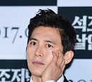 [BZ포토] 고수, 가려도 잘생겼네~
