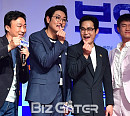 [BZ포토] 이성민-조진웅-김성균-조우진, 애교는 기본