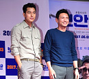 [BZ포토] 정우성-황정민, 이 조합 놀라워~