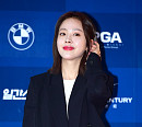 [BZ포토] 한지민, 다리 부상에도 백상예술대상 참석!
