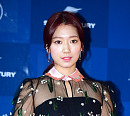 [BZ포토] 박신혜, 백상예술대상 레드카펫 대미를 장식!