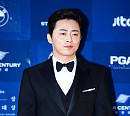[BZ포토] 조정석, 카리스마 눈빛 발사
