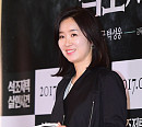 [BZ포토] 윤유선, '석조저택 살인사건' 재밌게 볼게요~