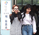 [BZ포토] 트와이스 지효-나연, 투표하고 나오는 발걸음이 가벼워~
