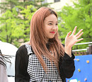 [BZ포토] 트와이스 나연, 제19대 대선 투표소 밝히는 과즙 미소