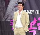 [BZ포토] 이형철, 아무나 소화 못하는 컬러 수트