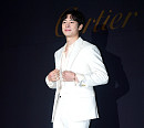 [BZ포토] 이제훈, 올화이트 수트 어때요?