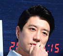 [BZ포토] 김명민, 손짓 하나하나가 화보