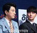 [BZ포토] 김명민, 변요한도 눈 못 떼는 카리스마