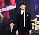 [BZ포토] 김강훈-지현우, 우리 닮았죠?