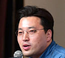 [BZ포토] 인사말 전하는 민진기 PD