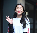 [BZ포토] 이수민, 스마트폰 액정이 깨졌어요~