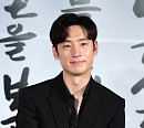 [BZ포토] 이제훈, 부드러운 눈빛에 심쿵