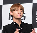 [BZ포토] 방탄소년단 뷔, 나른한 매력 하트