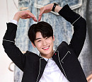 [BZ포토] 아스트로 차은우, 세상 환해지는 미소