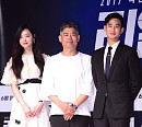 [BZ포토] 설리-성동일-김수현, 블랙 앤 화이트 룩으로 통일