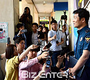 [BZ포토] 탑 대마초 흡연 혐의 브리핑 향한 취재 열기