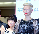 [BZ포토] 안서현-틸다 스윈튼, 손 꼭 잡고~