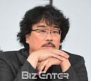 [BZ포토] 봉준호 감독, '옥자' 기자회견 긴장되네~