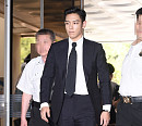 [BZ포토] '대마초 혐의' 첫 공판 출석하는 빅뱅 탑