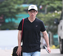 [BZ포토] 유재석, '오늘 무슨 날이에요?'
