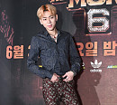 [BZ포토] 지코, '빨간 양말 포인트 룩'