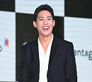 [BZ포토] 서프라이즈U 윤정혁, 음성 지원되는 시원한 웃음
