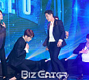 [BZ포토] 서프라이즈U, 잘생김도 가려지는 조명테러