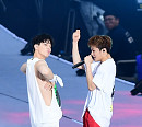 [BZ포토] 헨리-마크, '지지 않아 내 매력'