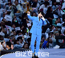 [BZ포토] 샤이니 종현, 샤이니월드 앞에선 '흥부자'