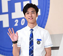 [BZ포토] 서지훈, 빠져드는 멋진 손인사