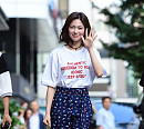 [BZ포토] 이엘리야, 상큼발랄한 손인사