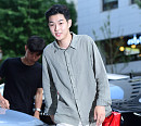 [BZ포토] 최우식, '조용히 들어갈게요'