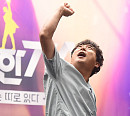 [BZ포토] 이수근, '강변가요제 출신답네~'