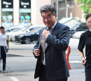 [BZ포토] 이덕화, 멋스러운 슈트차림으로 종방연 참석