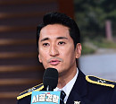 [BZ포토] 신현준, 제복에 대한 동경 '프로그램 선택해'