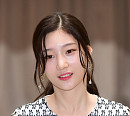 [BZ포토] 정채연, 청초한 핑크빛 미모