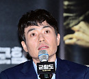 [BZ포토] 첫 질문에 답하는 '군함도' 류승완 감독