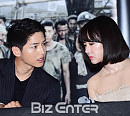 [BZ포토] 송중기-이정현, 불꽃튀는 진지한 대화