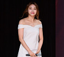 [BZ포토] 이진아, 건반요정 '과감해진 오프숄더'