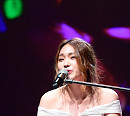 [BZ포토] 이진아, 조명 아래 '분위기 여신'