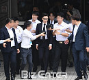 [BZ포토] 공판 마치고 법원 나서는 빅뱅 탑