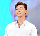 [BZ포토] 박서준, 셔츠로 멋낸 남친룩